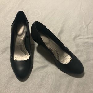 ❤️ SOLD❤️ Simple black heels 👠